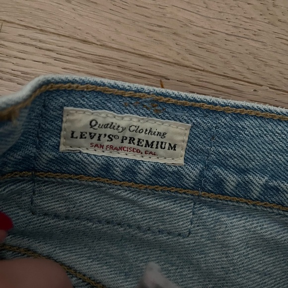 Levi’s 501 jean shorts - Picture 2 of 4